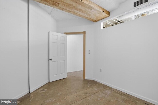 Building Photo - 2512 E Lehigh Ave