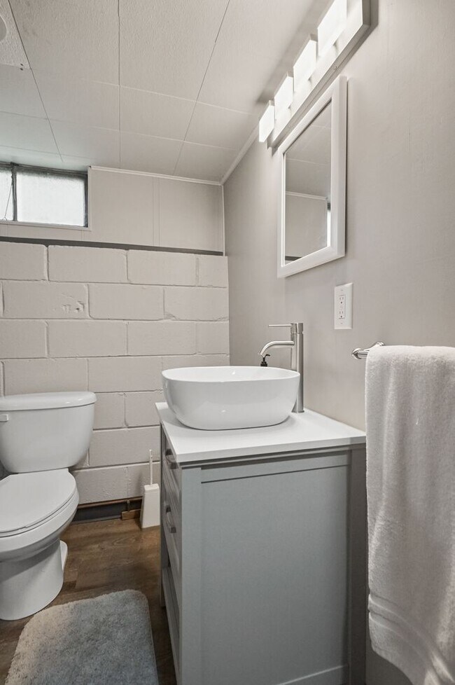 Building Photo - Charming 3-Bedroom Home with Finished Basement in Royal Oak