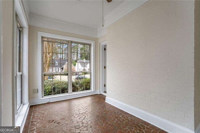 Building Photo - 2918 N Hills Dr NE
