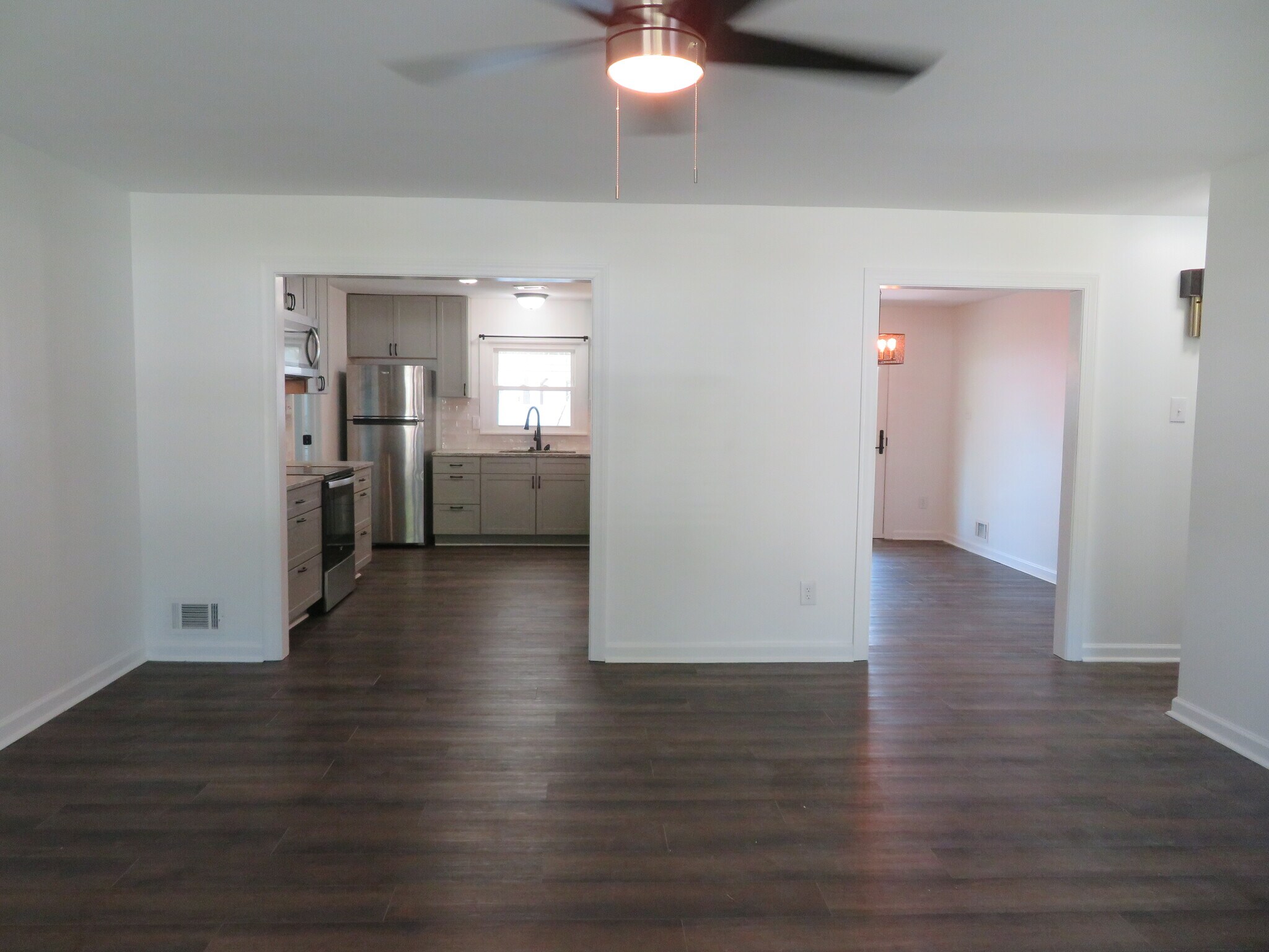 Building Photo - 7895 Pavilion Dr