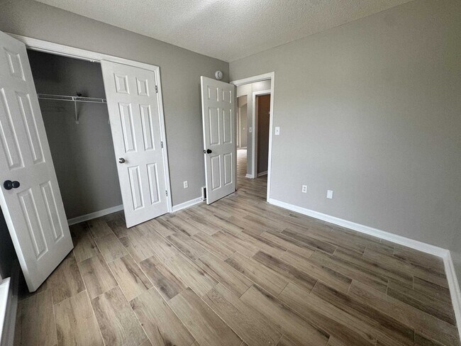 Building Photo - 1237 Travers Ln