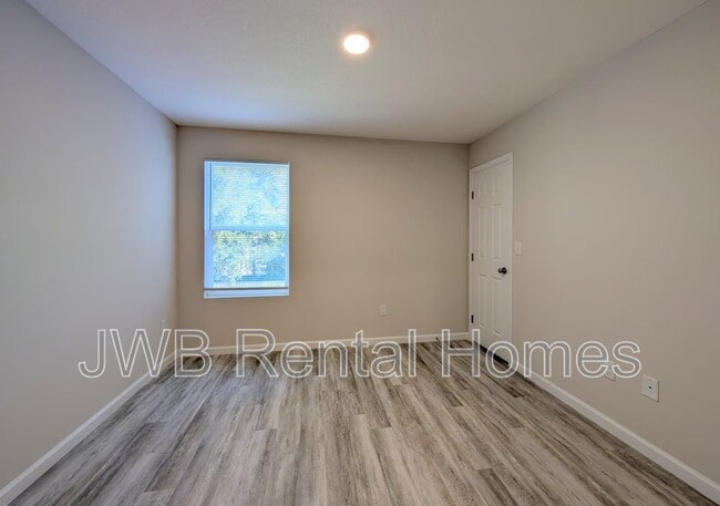 Building Photo - 1043 Oakley St