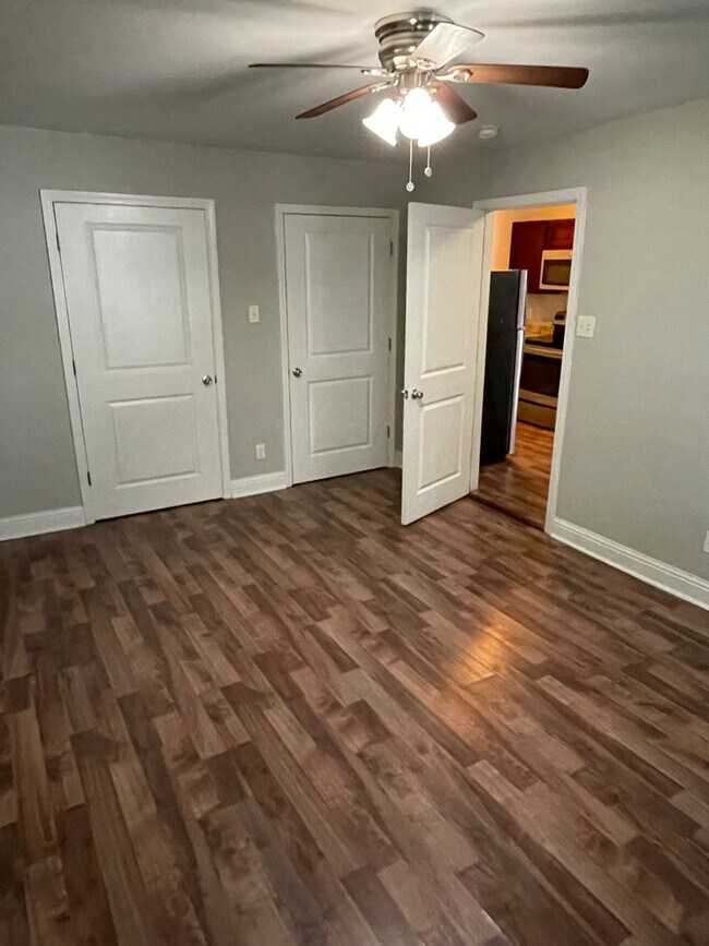 Building Photo - Renovated 1BD/1BA 2 Blocks Off St Charles Ave