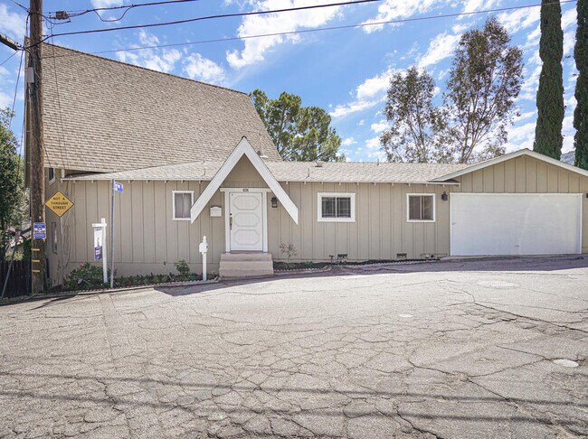 Building Photo - 4236 Ensenada Dr