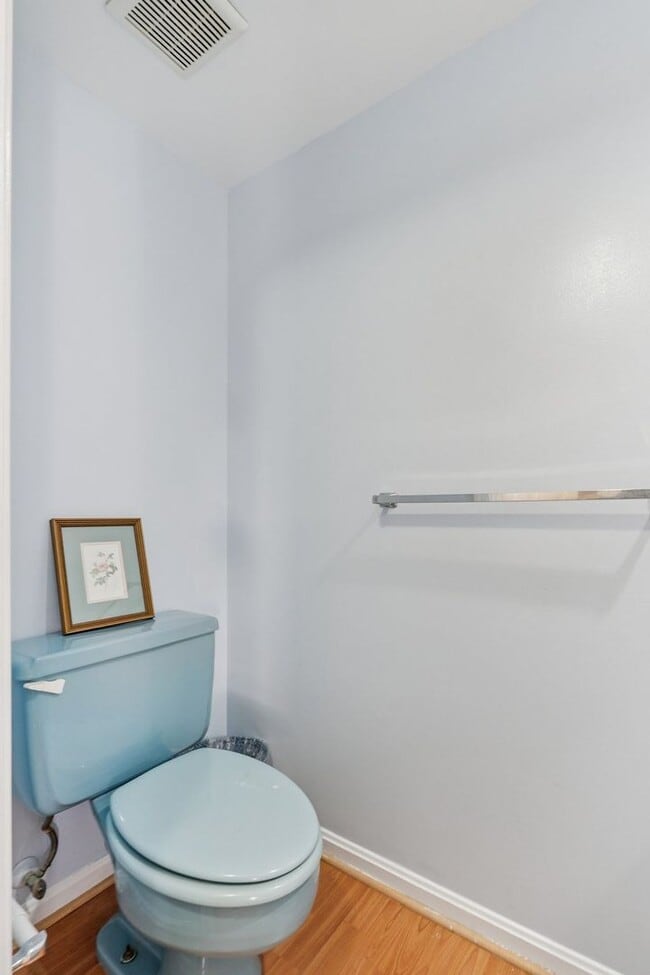 Building Photo - Beautifully maintained townhome on a quiet cul-de-sac in Springfield!