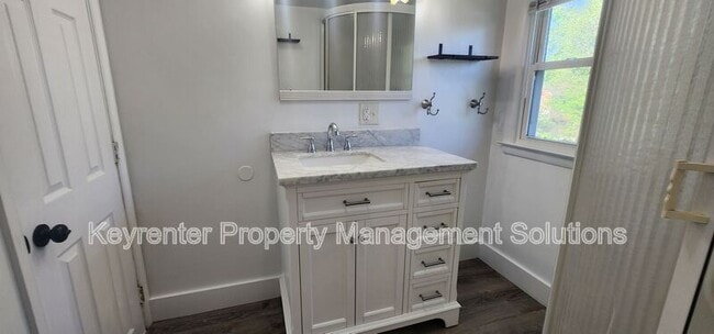 Building Photo - 813 Highland Ave