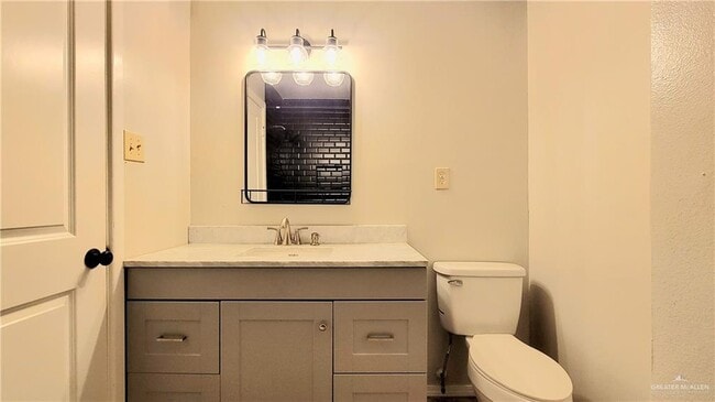 Building Photo - 25 S 15th Ave