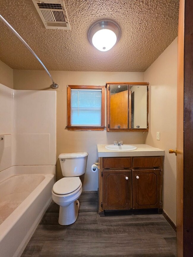Building Photo - Cute 2 Bed home in Shawnee