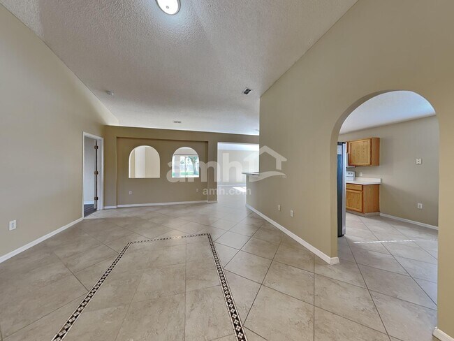 Building Photo - 5276 Mansford Pl