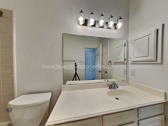 Building Photo - 7513 Silverthorn Dr