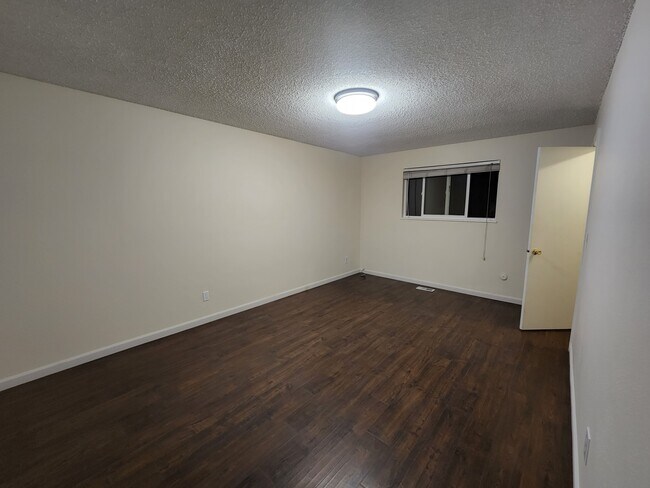 Primary Photo - 10913 Forest Cir