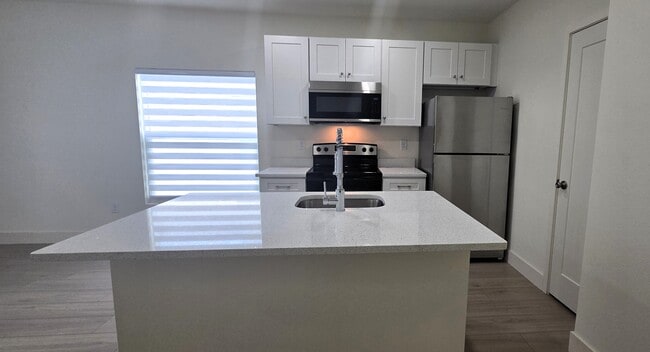 Building Photo - 3099 15th Ave S