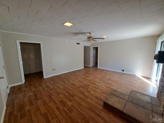 Building Photo - 8598 Meadowbrook Dr