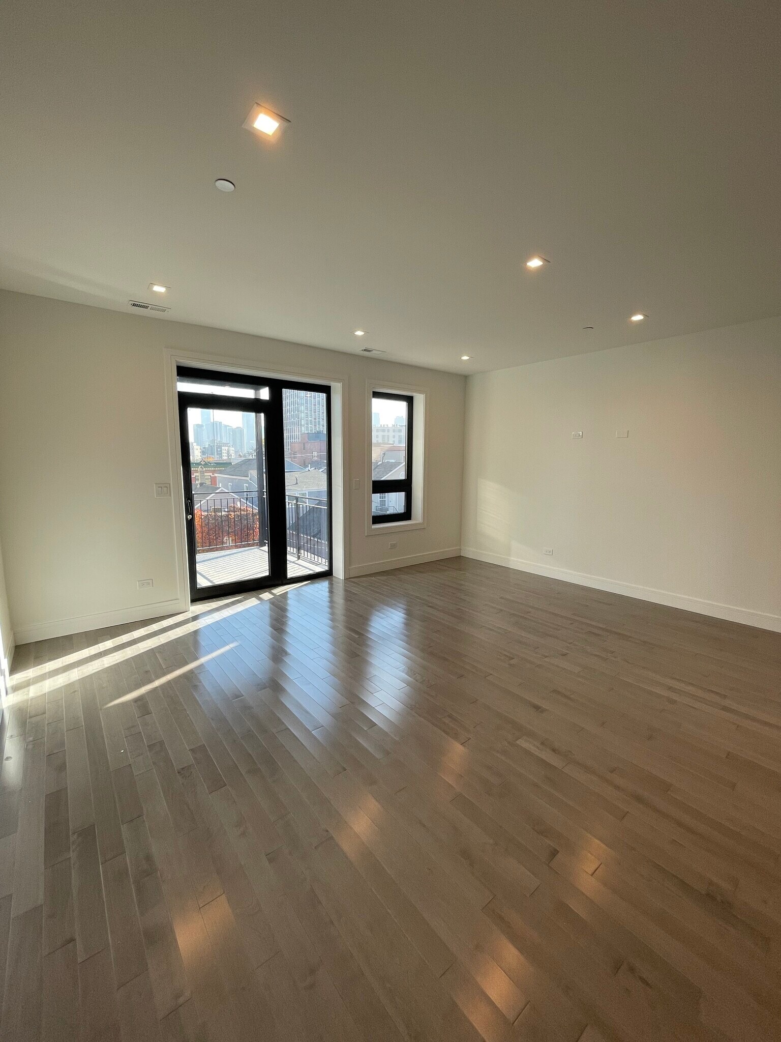 Building Photo - 719 N Elizabeth St