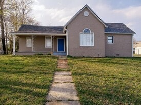 Building Photo - 4033 Skyline Dr