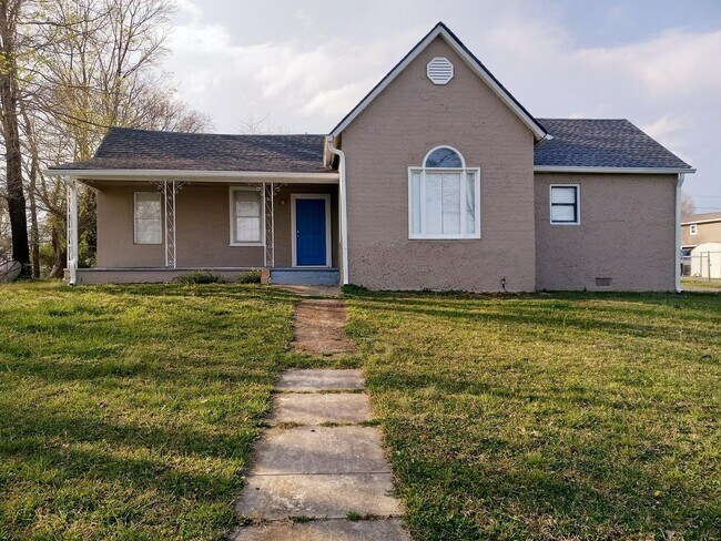 Building Photo - 4033 Skyline Dr