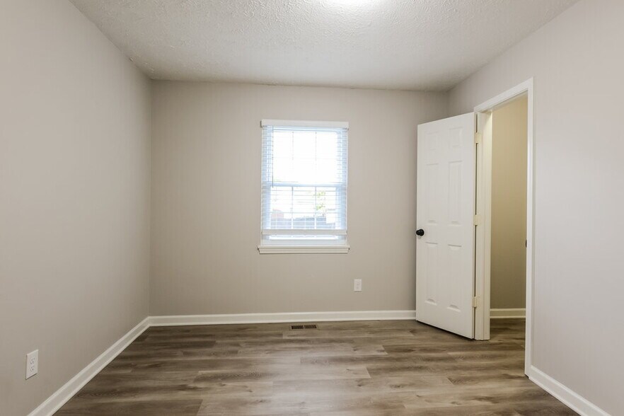 Building Photo - 7352 Southern Lakes Dr