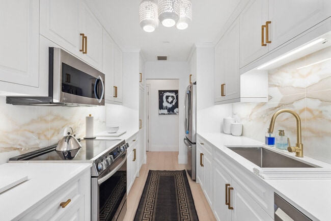 Building Photo - 1801 S Flagler Dr