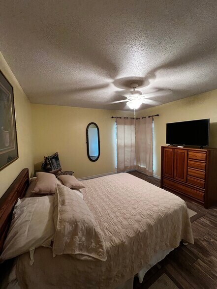 Building Photo - 603 Continental Dr