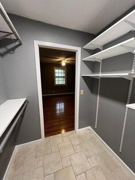 Building Photo - 2929 Selena Dr