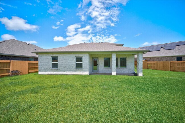 Building Photo - 13126 Lago Acero