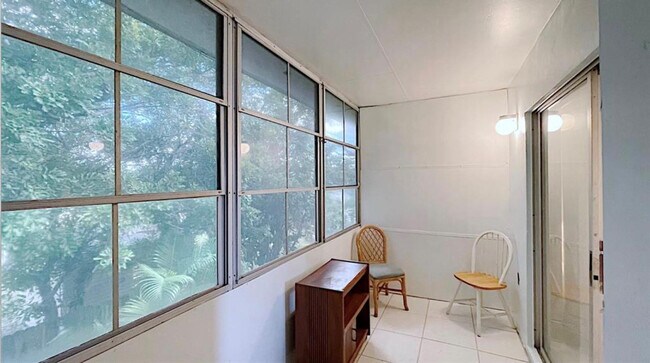 Building Photo - 1200 Colonnades Dr