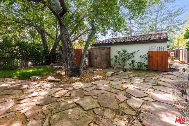 Building Photo - 1462 Mentone Ave