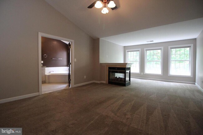 Building Photo - 3800 Elmwood Towne Way