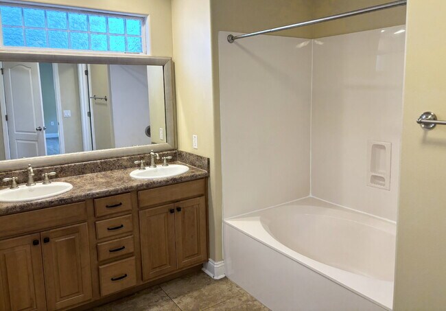 Building Photo - "Charming 4-Bed home in Navarre!"