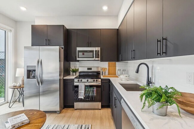 Building Photo - 6910 Ridge Ave