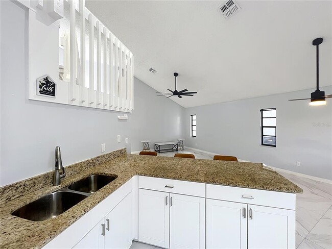 Building Photo - 622 Anhinga Rd