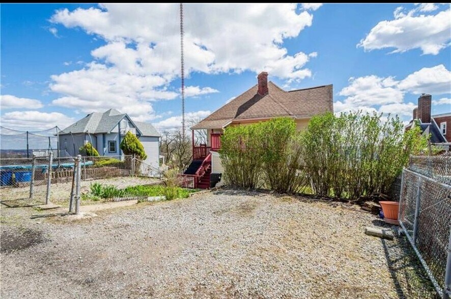 Building Photo - 310 Marsonia St