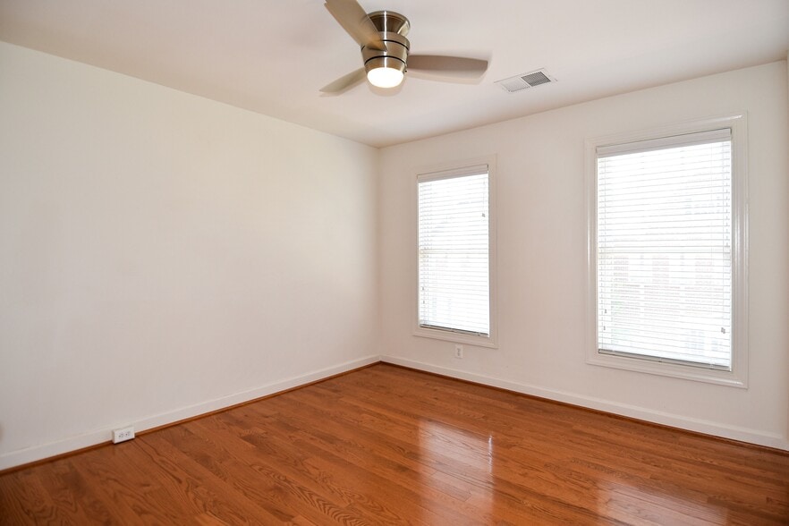 Building Photo - 7981 Vigne Ct