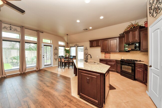 Building Photo - 4614 S Creekmont Dr