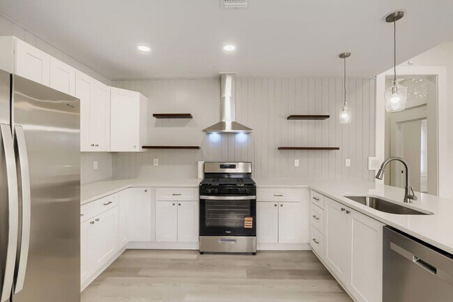 Building Photo - Beautifully Remodeled Dignowity Hills Home | Minutes to The Pearl, Downtown & Parks!