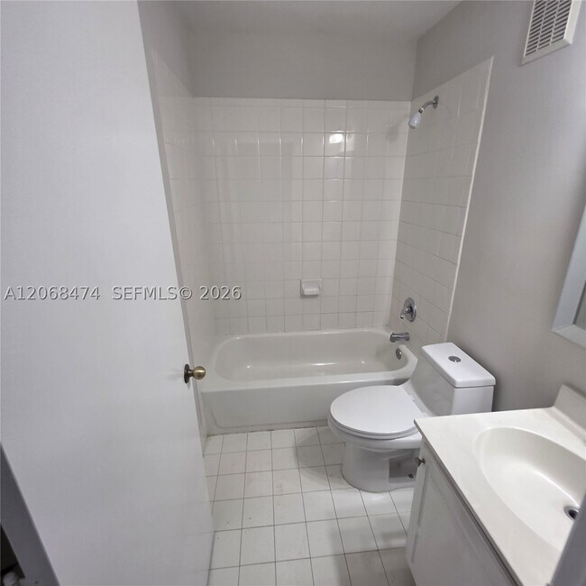 Building Photo - 4730 Lago Vista Dr
