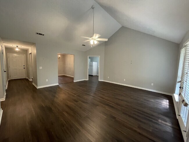 Building Photo - Home For Rent
