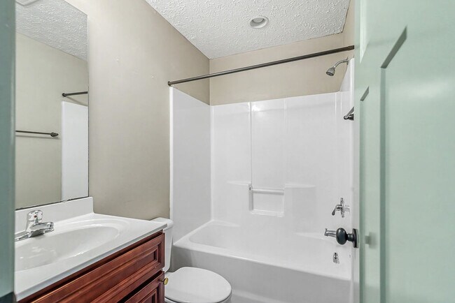 Building Photo - 105 Kenan Lp