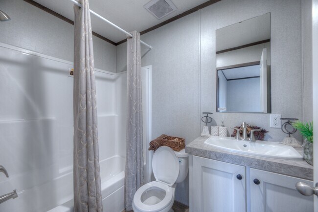 Building Photo - 6658 Bratton Rd