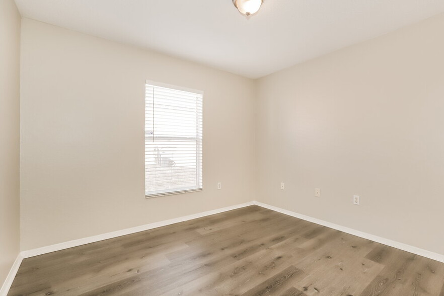 Building Photo - 3460 Stoneway Dr