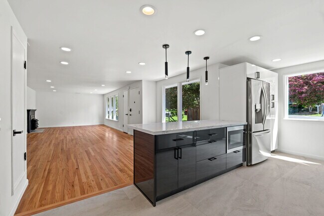 Building Photo - 13723 36th Ave NE