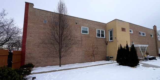 Building Photo - 8118 S Kedzie Ave