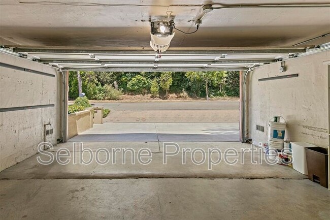Building Photo - 25 Selborne Dr
