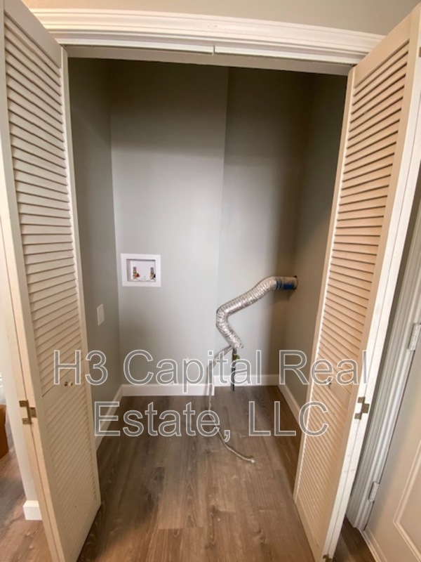 Building Photo - 408 W Clay St