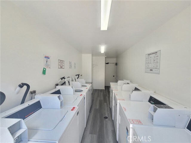 Building Photo - 5301 Balboa Blvd