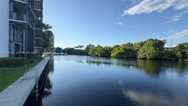 Building Photo - 3401 N Country Club Dr