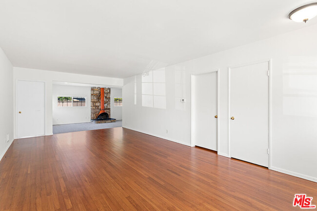 Building Photo - 13219 S Clydepark Ave