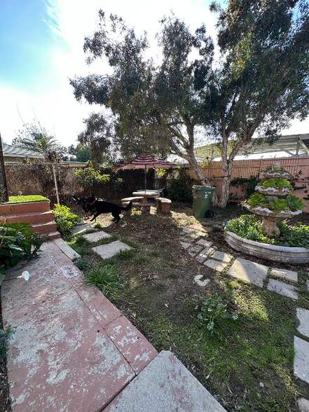 Building Photo - 7925 Morton Ave