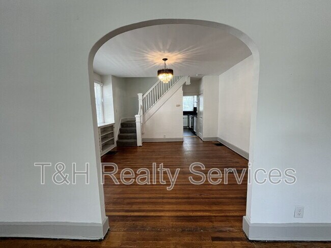 Building Photo - 2935 Ruckle St