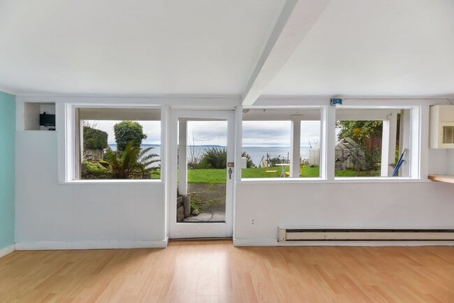 Building Photo - Great duplex 1st floor 1 bd great view!